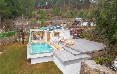 Muğla Çakmak'ta Satılık Havuzlu Şömineli Köy Evi