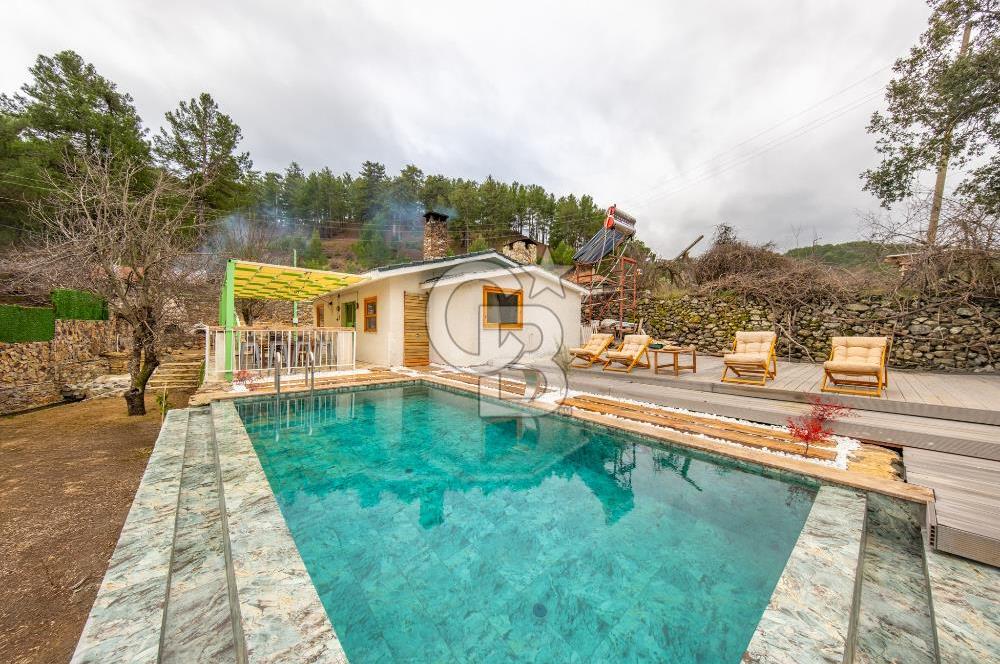 Muğla Çakmak'ta Satılık Havuzlu Şömineli Köy Evi
