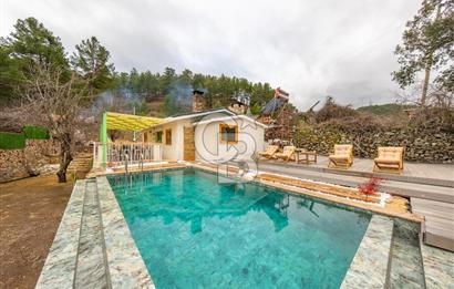 Muğla Çakmak'ta Satılık Havuzlu Şömineli Köy Evi