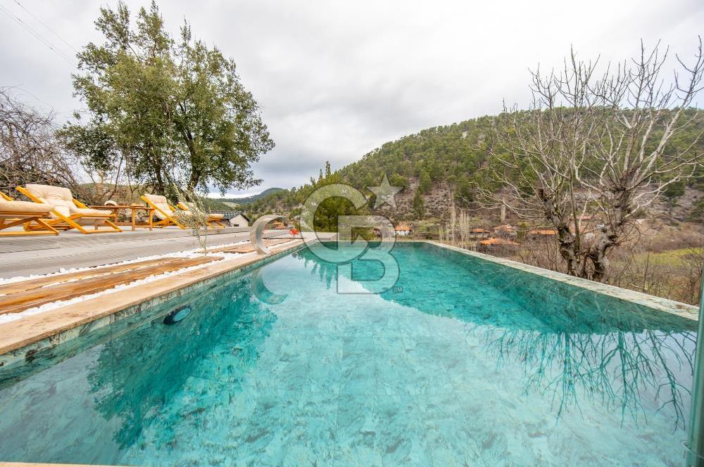 Muğla Çakmak'ta Satılık Havuzlu Şömineli Köy Evi