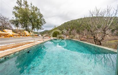 Muğla Çakmak'ta Satılık Havuzlu Şömineli Köy Evi