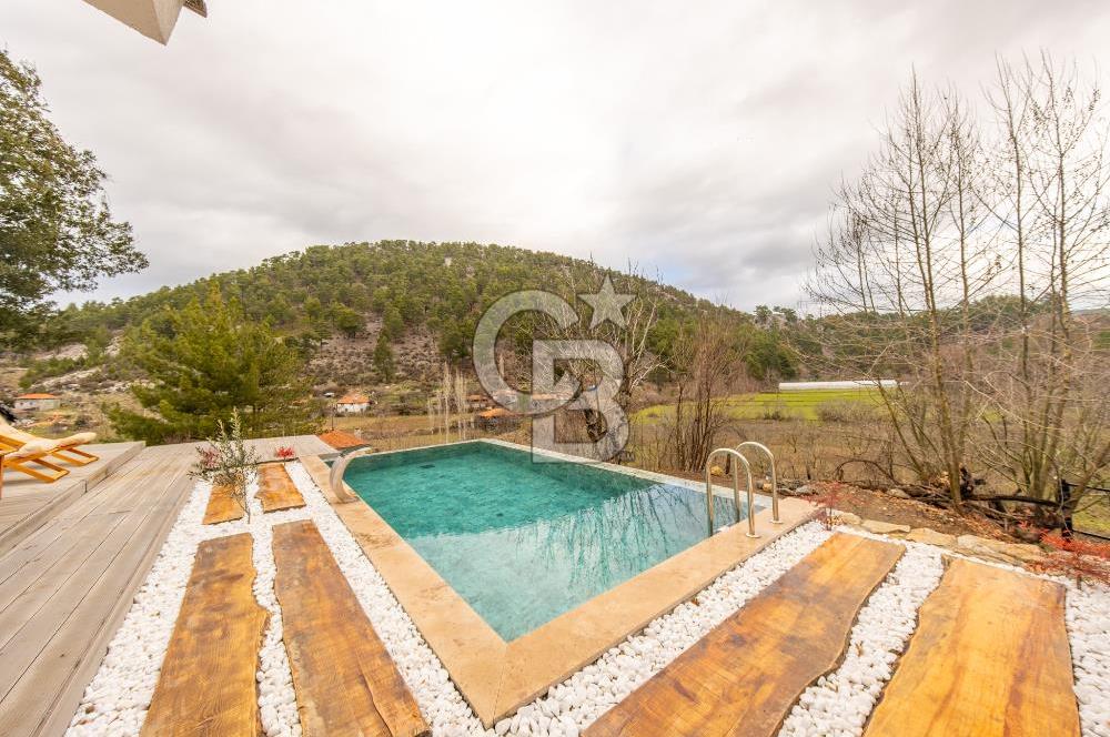 Muğla Çakmak'ta Satılık Havuzlu Şömineli Köy Evi