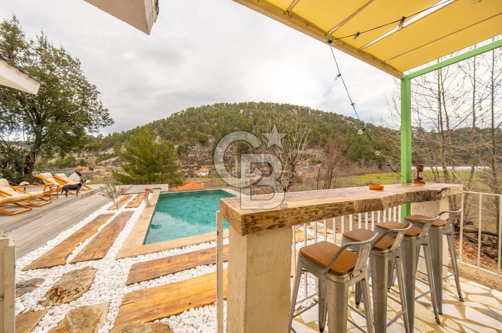 Muğla Çakmak'ta Satılık Havuzlu Şömineli Köy Evi