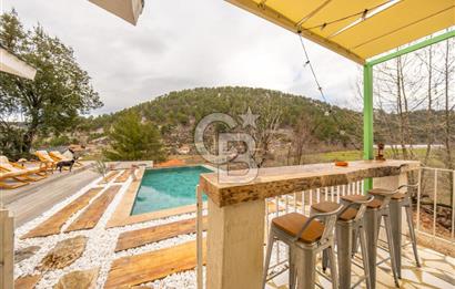 Muğla Çakmak'ta Satılık Havuzlu Şömineli Köy Evi