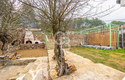 Muğla Çakmak'ta Satılık Havuzlu Şömineli Köy Evi
