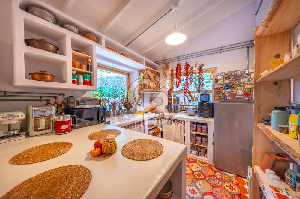 Muğla Çakmak'ta Satılık Havuzlu Şömineli Köy Evi