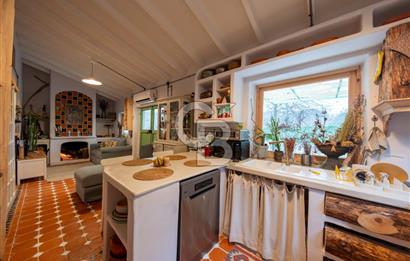 Muğla Çakmak'ta Satılık Havuzlu Şömineli Köy Evi