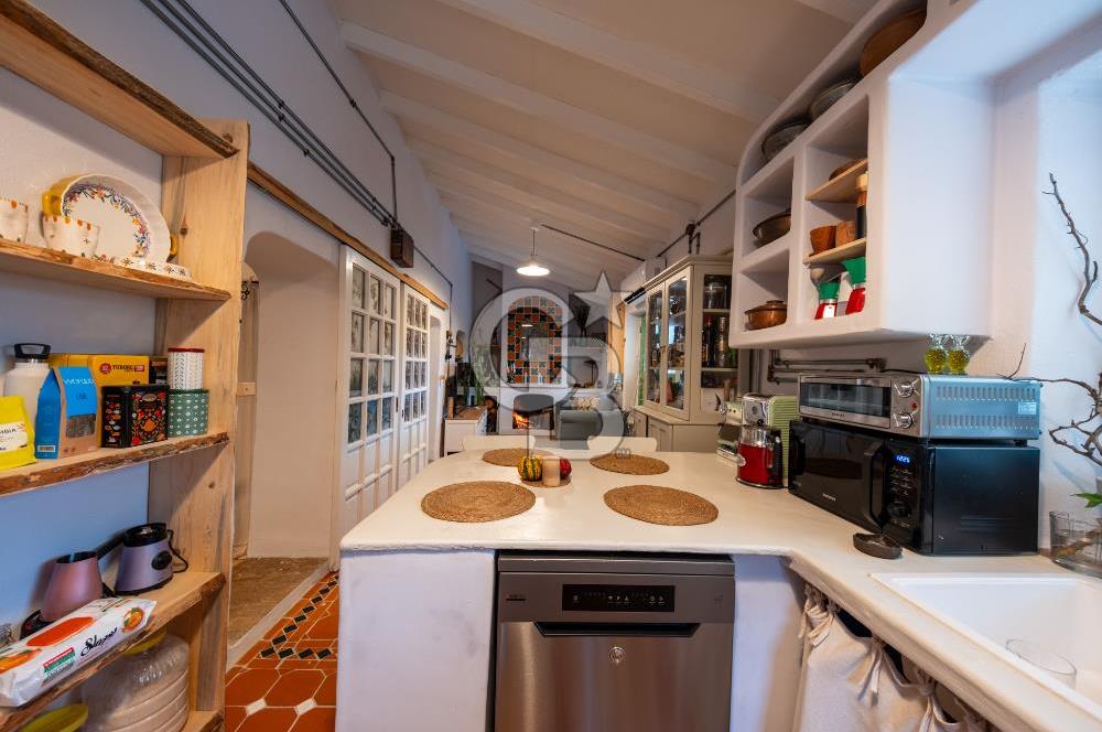 Muğla Çakmak'ta Satılık Havuzlu Şömineli Köy Evi