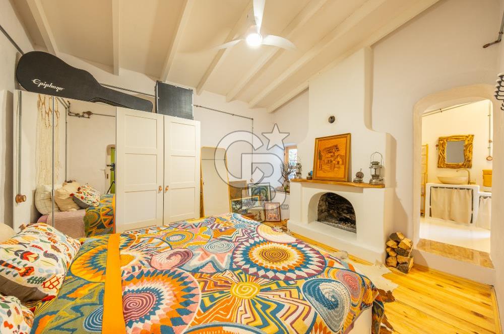 Muğla Çakmak'ta Satılık Havuzlu Şömineli Köy Evi