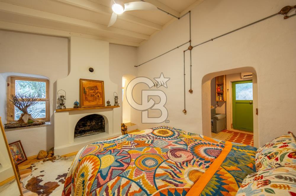 Muğla Çakmak'ta Satılık Havuzlu Şömineli Köy Evi