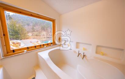 Muğla Çakmak'ta Satılık Havuzlu Şömineli Köy Evi