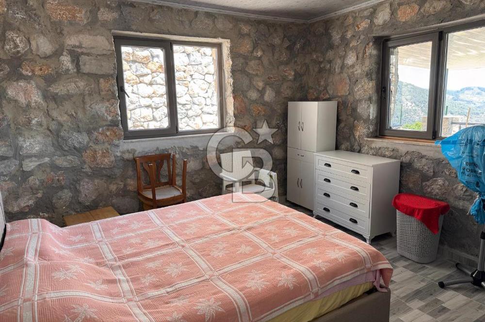 Güzelbahçe Payamlı’da Bahçe İçinde Orijinal Taş Ev