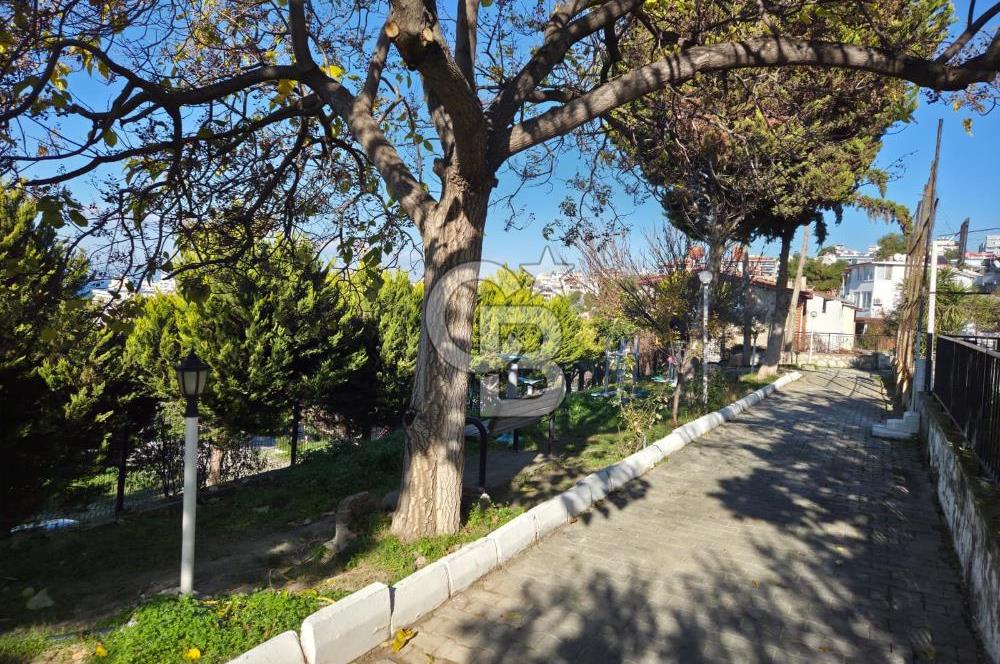 Kuşadası'nda Eşsiz Konumda Deniz Manzaralı Satılık 4+1 Villa