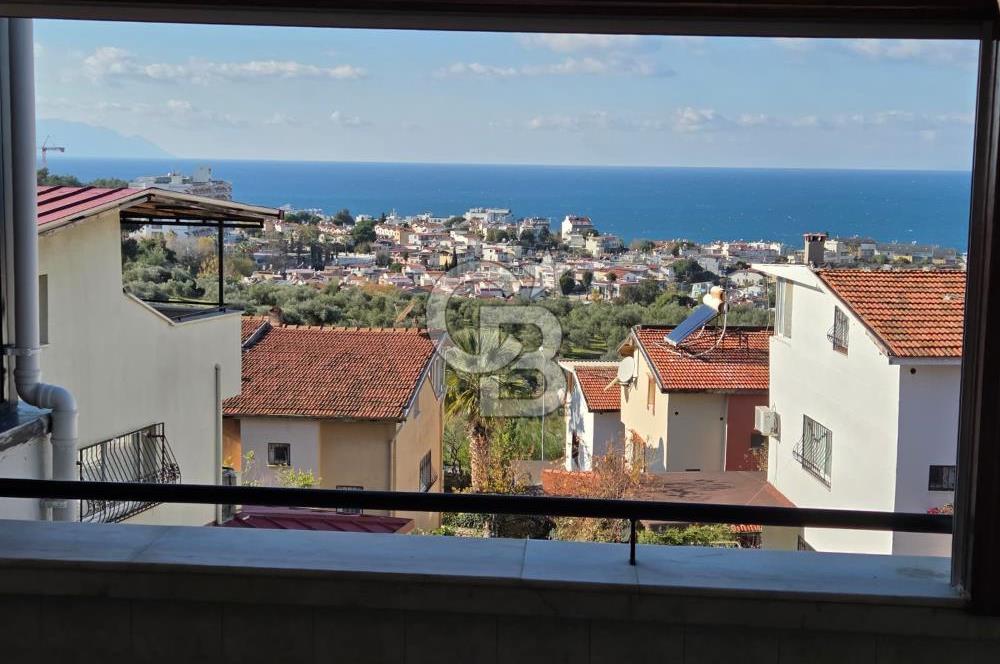 Kuşadası'nda Eşsiz Konumda Deniz Manzaralı Satılık 4+1 Villa