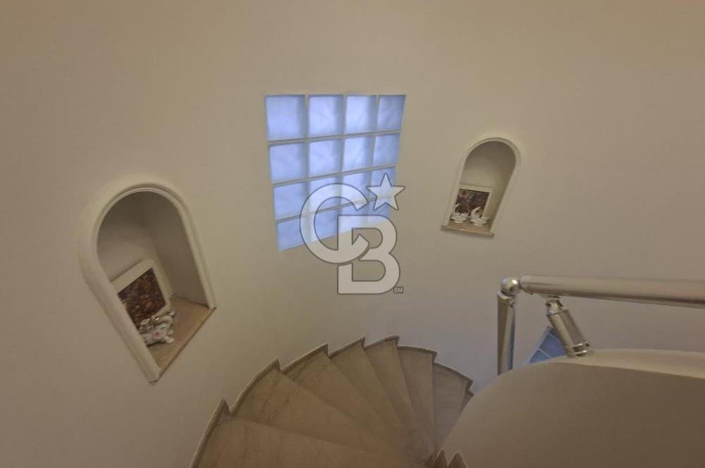 Bostanlı'da Satılık 4+1 Dubleks Daire Geniş ve Ferah!