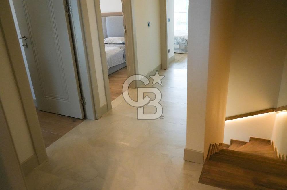 SEFERİHİSARDA LÜKS VİLLA