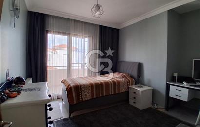 Güzelbahçe Kahramandere de Satılık Deniz Manzaralı Geniş Villa