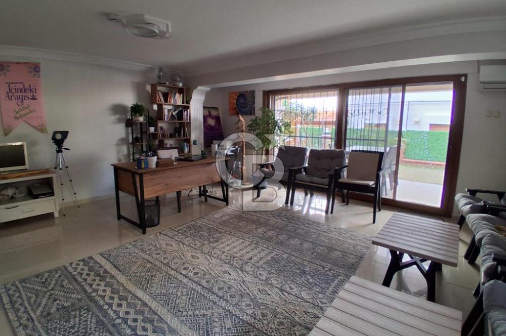 Güzelbahçe Kahramandere de Satılık Deniz Manzaralı Geniş Villa