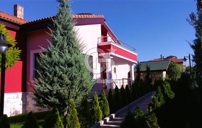 GÖLBAŞI BAHÇELİEVLERDE ÖZEL MİMARİ SİTE İÇİ SATILIK LÜKS VİLLA