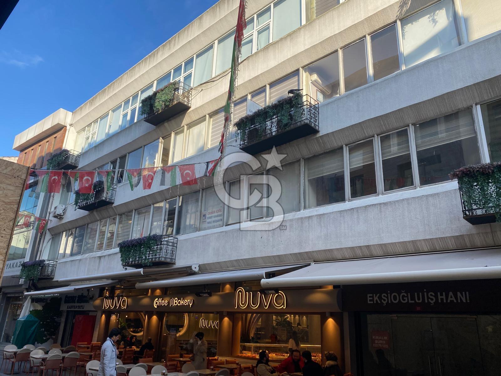 ÜSKÜDAR UNCULAR CADDESİNDE 1+1 KİRALIK OFİS KATI