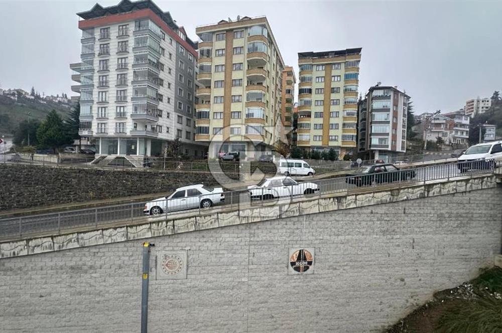 AKÇAABAT MERKEZDE,ANAYOLA YAKIN 3+1 SIFIR KİRALIK DAİRe