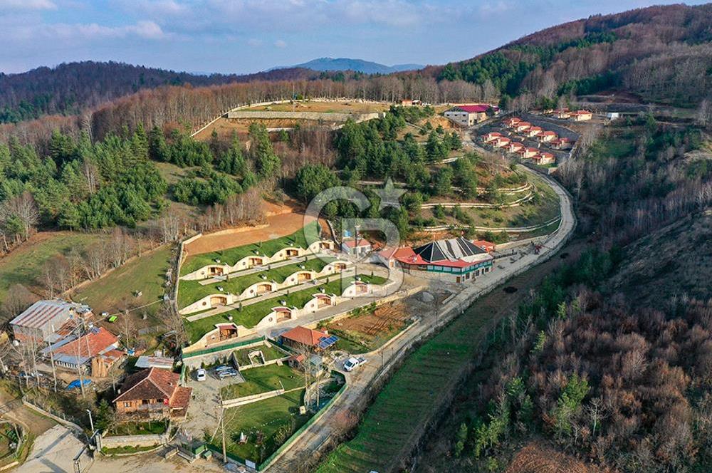 CB CLASS İZNİKTE DOĞA KONSEPTLİ AKTİF GETİRİLİ DAĞ EVLERİ TESİSİ