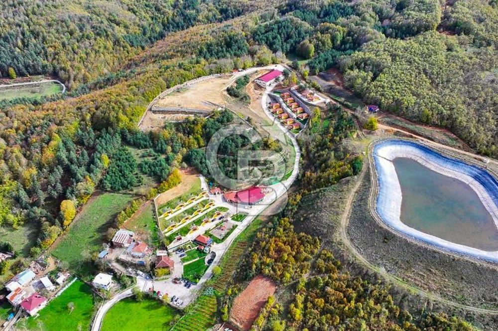 CB CLASS İZNİKTE DOĞA KONSEPTLİ AKTİF GETİRİLİ DAĞ EVLERİ TESİSİ