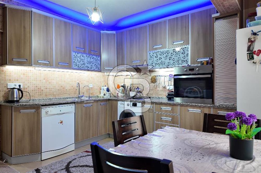 BORNOVA ALTINDAĞ’DA MERKEZİ KONUMDA SATILIK 3 KATLI BİNA