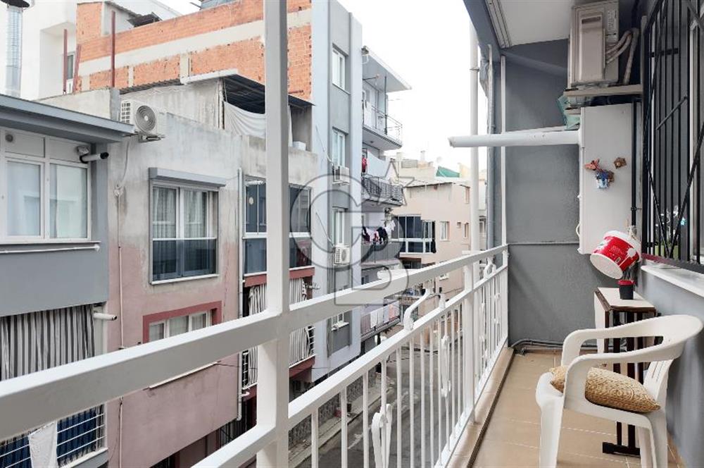 BORNOVA ALTINDAĞ’DA MERKEZİ KONUMDA SATILIK 3 KATLI BİNA