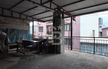 BORNOVA ALTINDAĞ’DA MERKEZİ KONUMDA SATILIK 3 KATLI BİNA