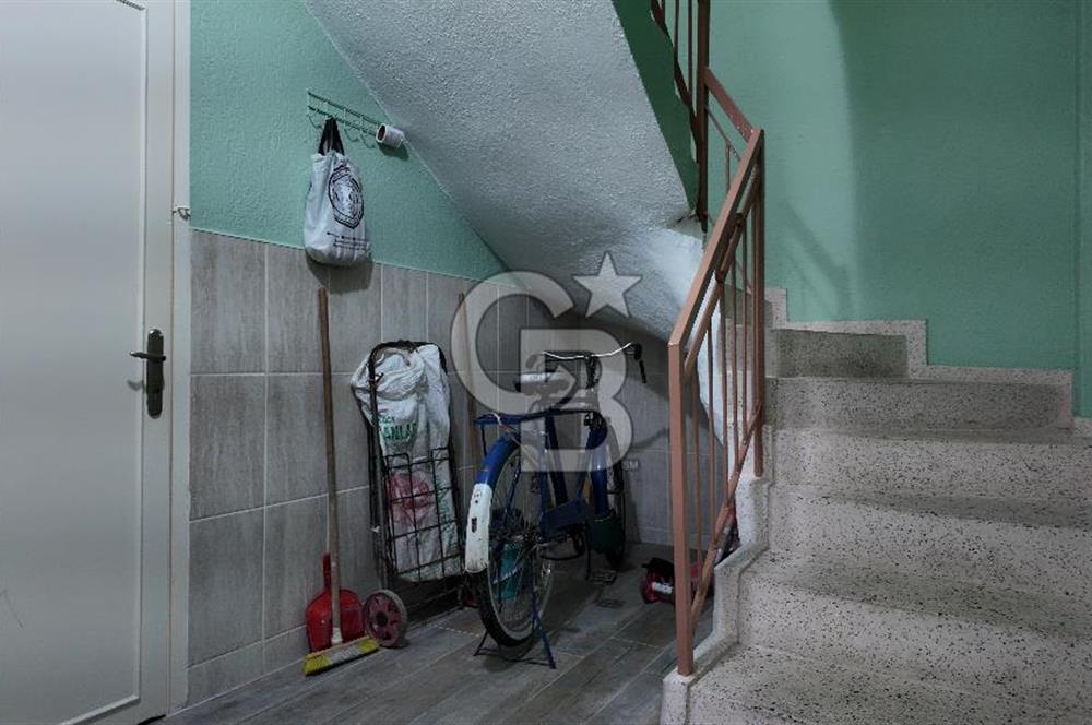 BORNOVA ALTINDAĞ’DA MERKEZİ KONUMDA SATILIK 3 KATLI BİNA