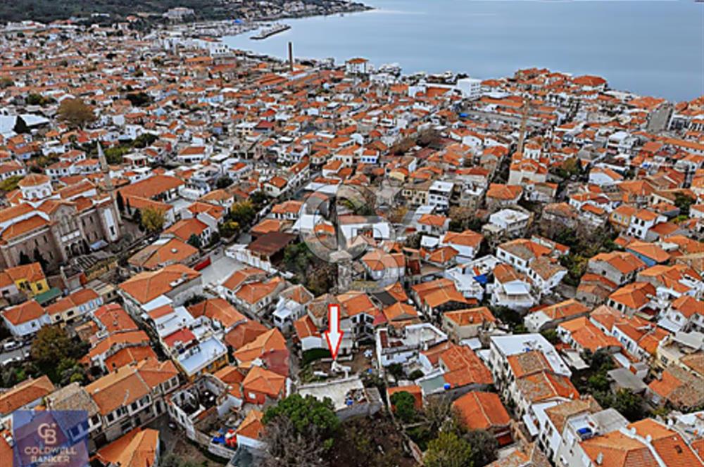 Ayvalık Fethiye 'de 280 m2 Tarihi Rum evi ve 183 m2 Arsa