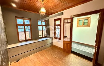 ALSANCAK ŞEHİTLER CADDESİ ÜZERİNDE – KİRALIK TARİHİ YAPI | YÜKSEK TABELA DEĞER