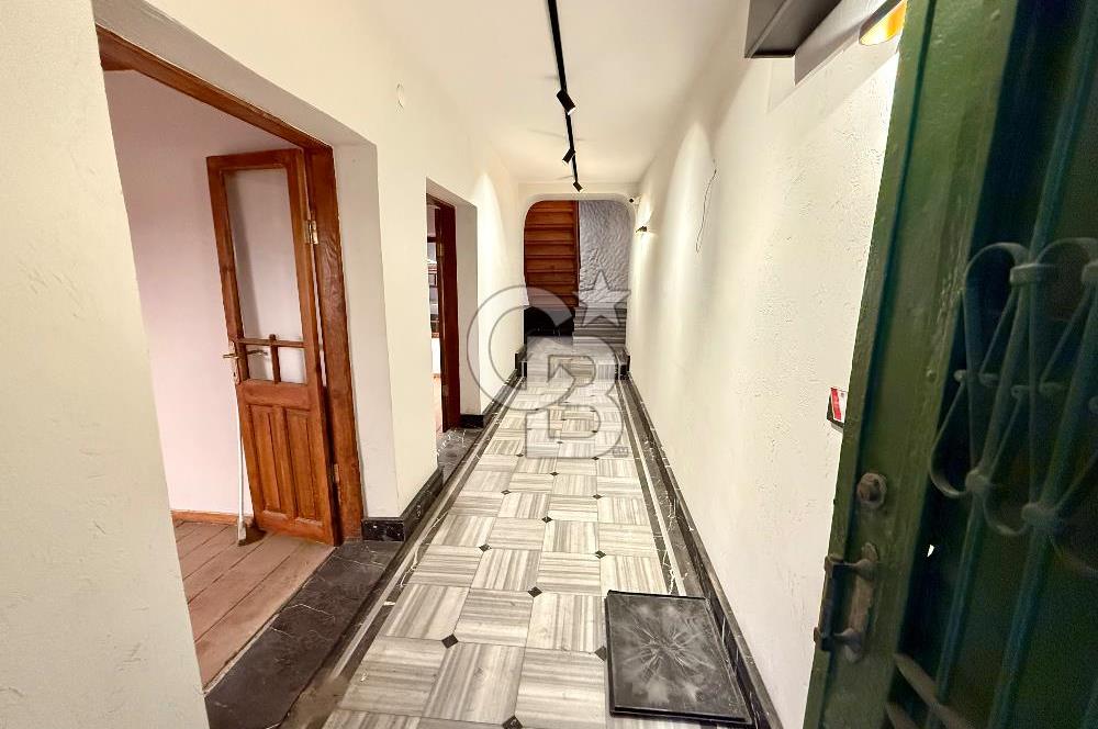 ALSANCAK ŞEHİTLER CADDESİ ÜZERİNDE – KİRALIK TARİHİ YAPI | YÜKSEK TABELA DEĞER