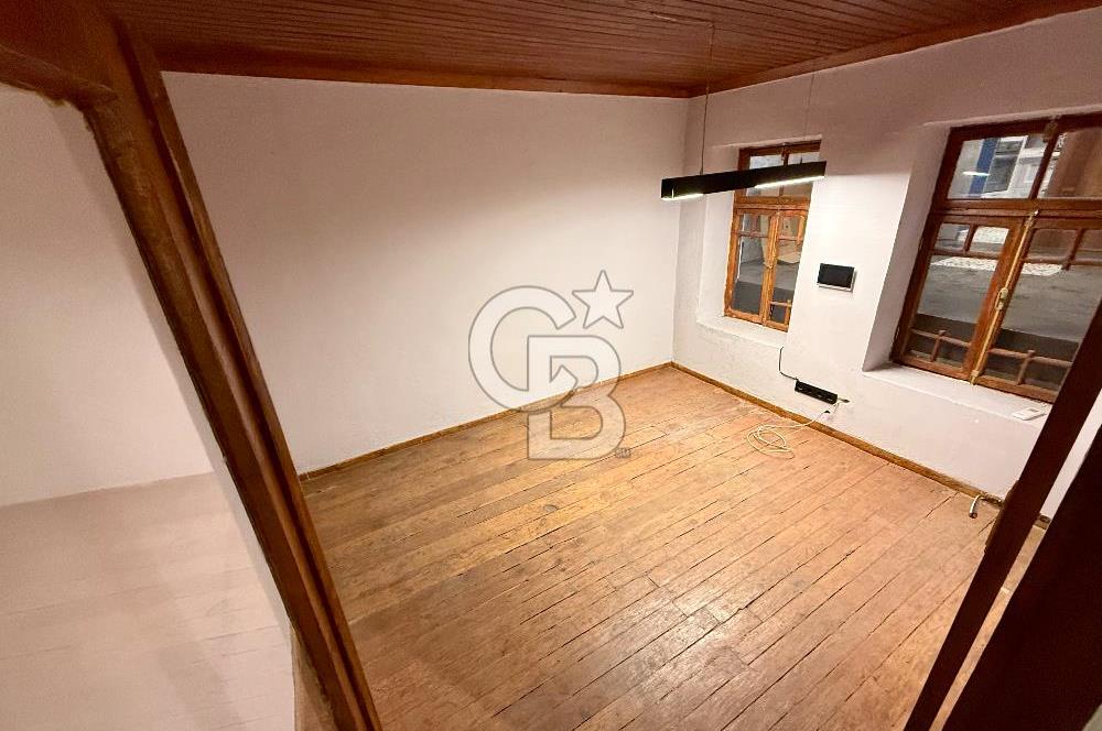 ALSANCAK ŞEHİTLER CADDESİ ÜZERİNDE – KİRALIK TARİHİ YAPI | YÜKSEK TABELA DEĞER