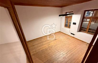 ALSANCAK ŞEHİTLER CADDESİ ÜZERİNDE – KİRALIK TARİHİ YAPI | YÜKSEK TABELA DEĞER