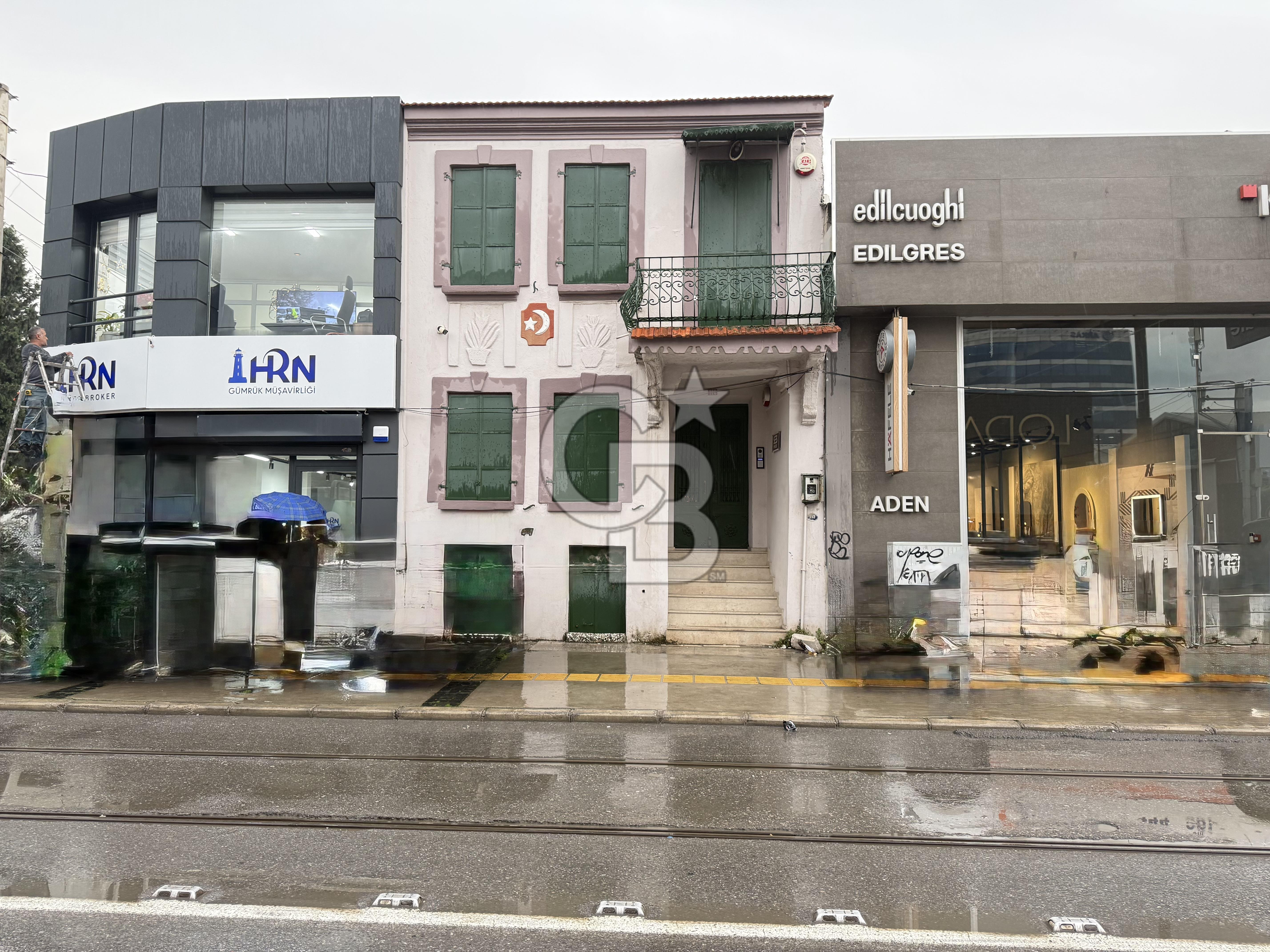 ALSANCAK ŞEHİTLER CADDESİ ÜZERİNDE – KİRALIK TARİHİ YAPI | YÜKSEK TABELA DEĞER