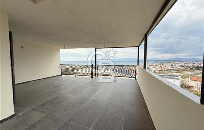 SEFERİHİSAR AKARCA'DA SIFIR DENİZ MANZARALI 2+2 VİLLA 