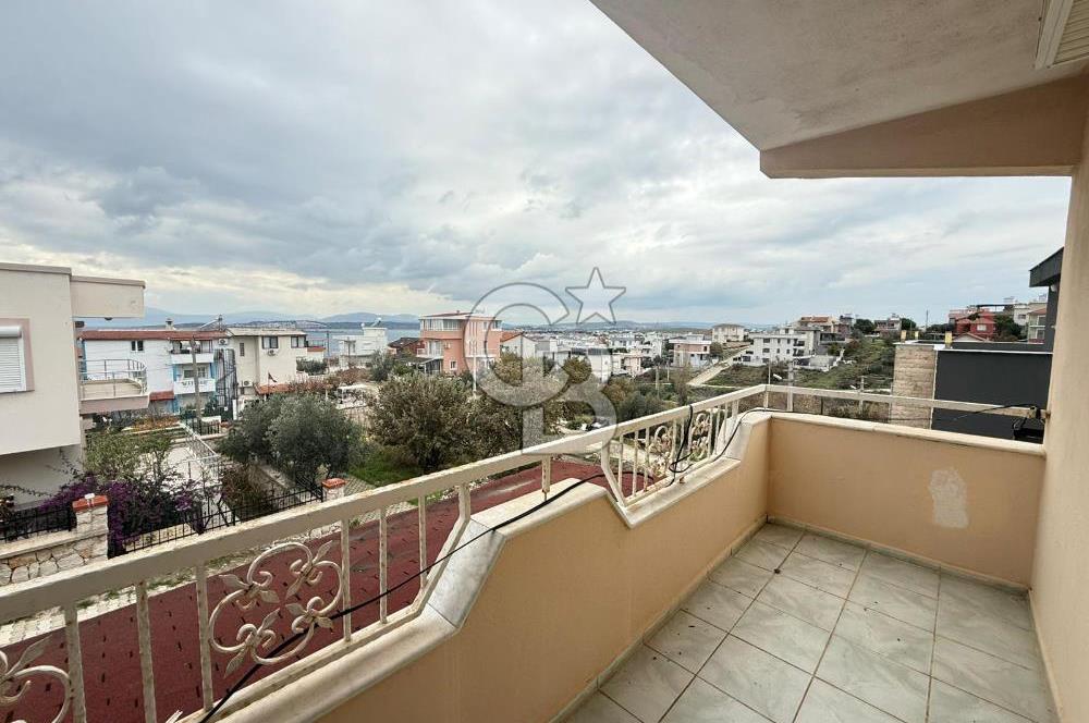 SEFERİHİSAR AKARCA'DA 5+1 DENİZ MANZARALI TERASLI VİLLA