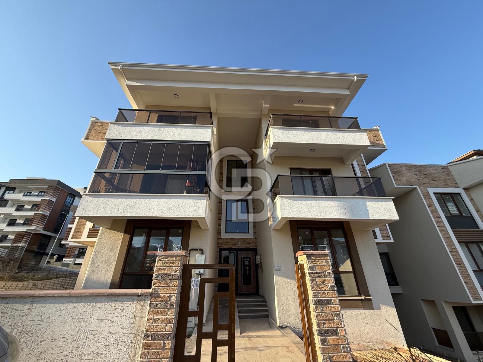 Çiftlikköy Çiftlik Mahallesi’nde Satılık Eşyalı 5+1 Dubleks Daire