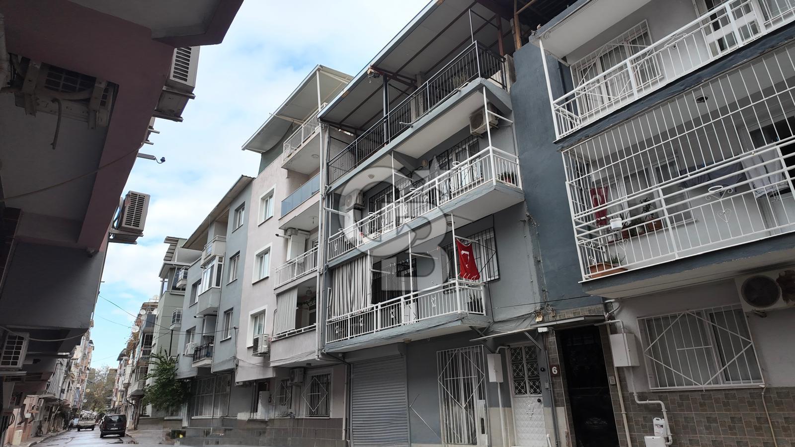 BORNOVA ALTINDAĞ’DA MERKEZİ KONUMDA SATILIK 3 KATLI BİNA