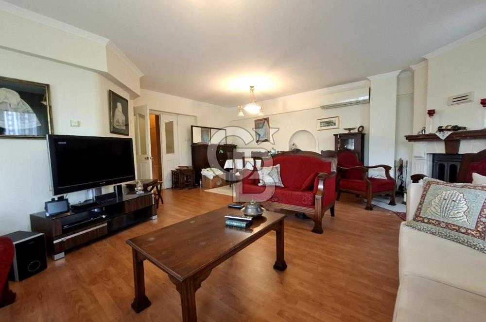 Bornova Evka-3'te Full Eşyalı 4+1 Kiralık Daire