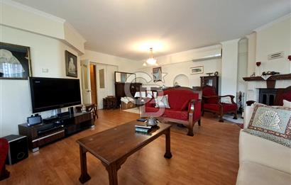 Bornova Evka-3'te Full Eşyalı 4+1 Kiralık Daire