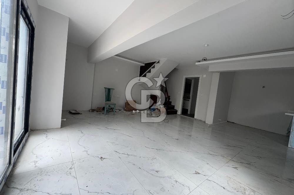 Güzelbahçe Yalı Mahallesi'nde Deniz Manzaralı Satılık Villa