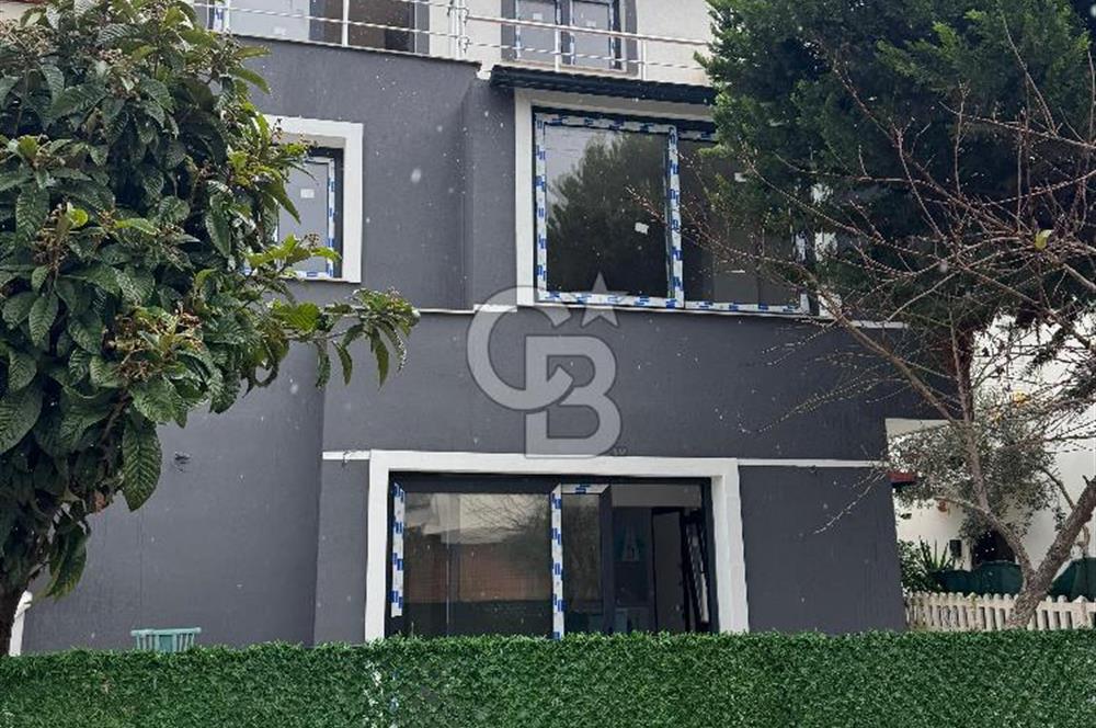 Güzelbahçe Yalı Mahallesi'nde Deniz Manzaralı Satılık Villa