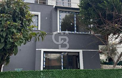 Güzelbahçe Yalı Mahallesi'nde Deniz Manzaralı Satılık Villa