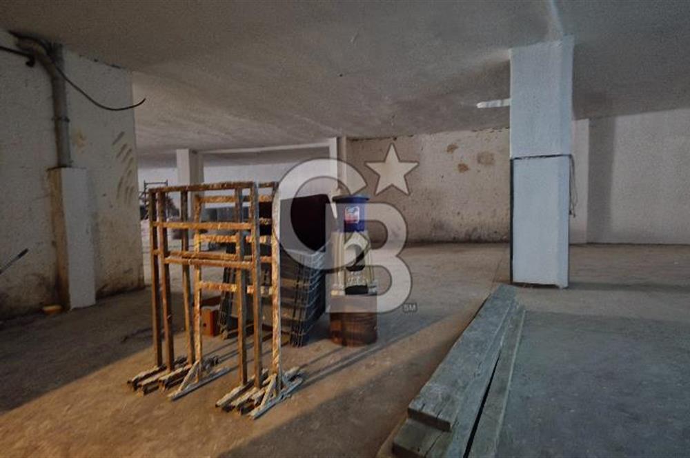 Maltepe Girne Caddesi E-5 Yan Yol Üzeri 650m2 Kiralık Dükkan