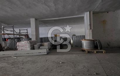 Maltepe Girne Caddesi E-5 Yan Yol Üzeri 650m2 Kiralık Dükkan