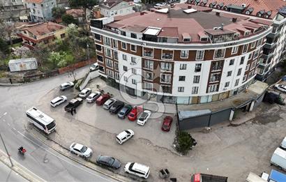 Maltepe Girne Caddesi E-5 Yan Yol Üzeri 650m2 Kiralık Dükkan