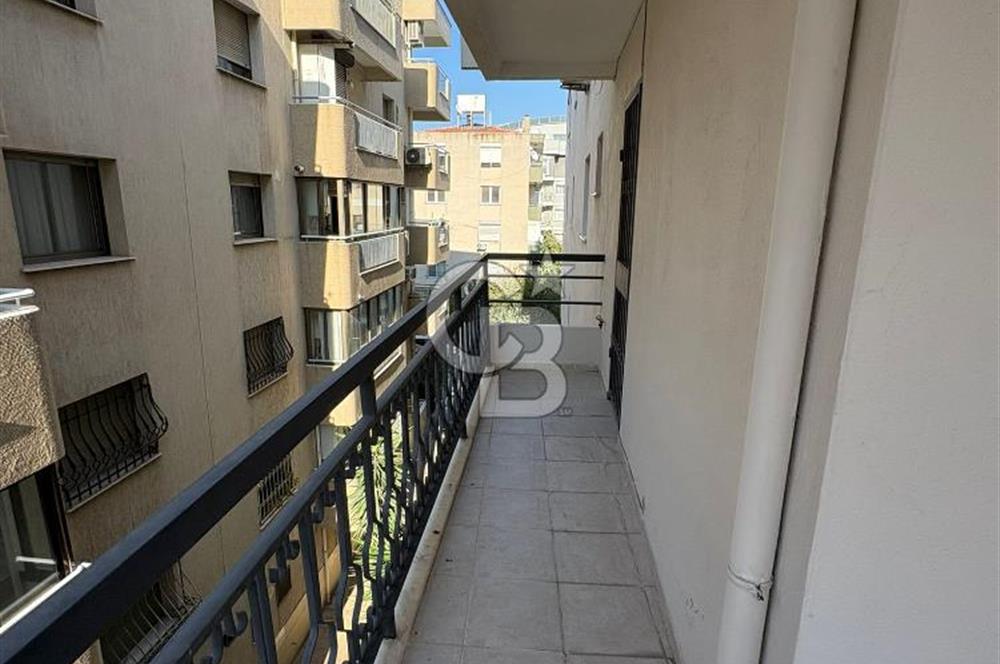 Bostanlı Merkez'de İş Yerine de Uygun Kiralık 225m2 4+1 Daire